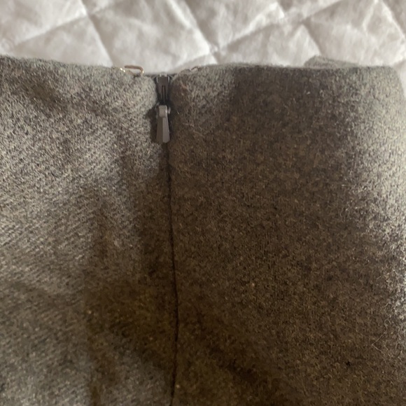 Gray flannel skirt with embroidered pink flowers 2 - Picture 5 of 5